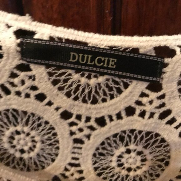 Lacy overlay Top - Picture 2 of 2